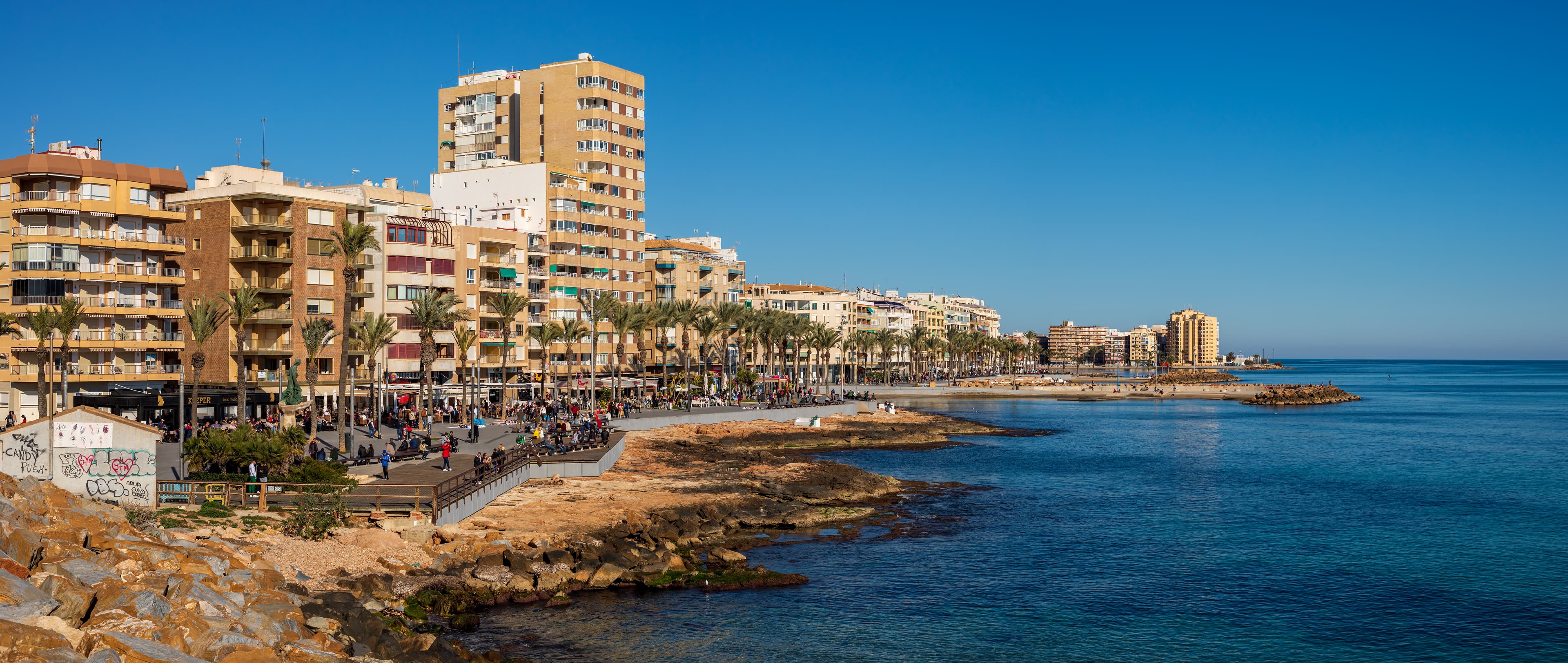 Costa de Torrevieja vista desde el Dique de Levante